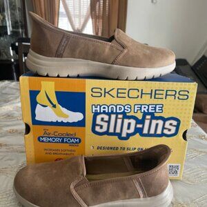 NWB Skechers women’s slip-in on the go flex Verona slip on walking sneakers size
